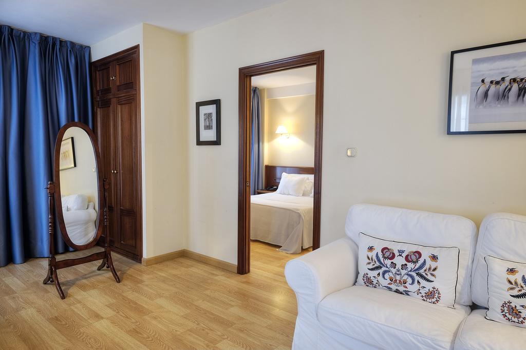 נאביה Hotel Y Apartamentos Arias מראה חיצוני תמונה