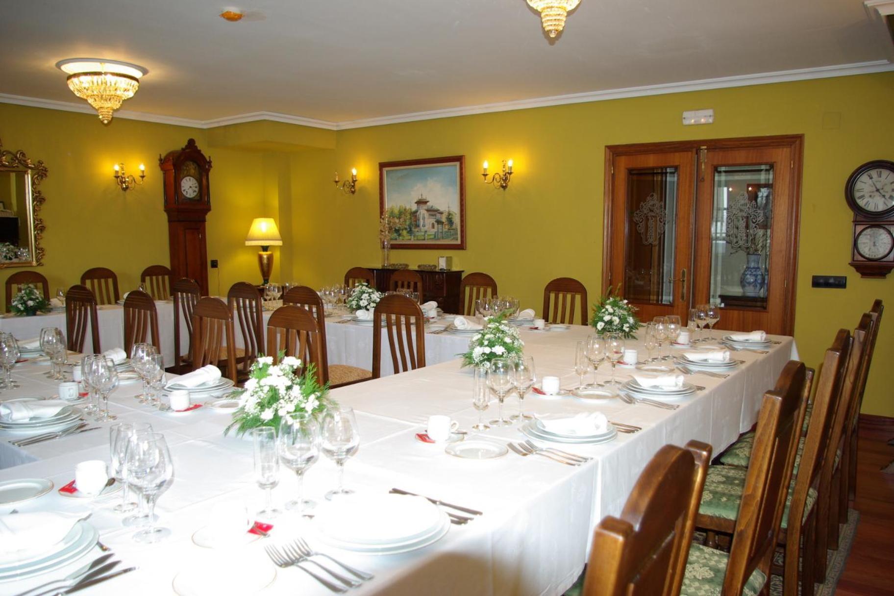 נאביה Hotel Y Apartamentos Arias מראה חיצוני תמונה