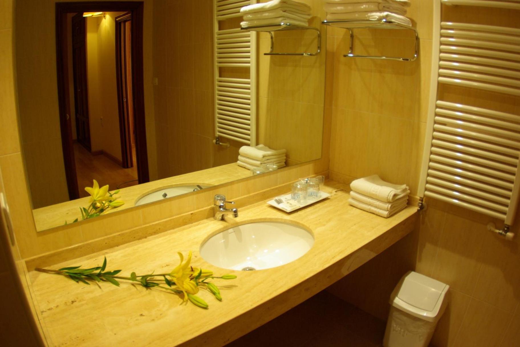 נאביה Hotel Y Apartamentos Arias מראה חיצוני תמונה