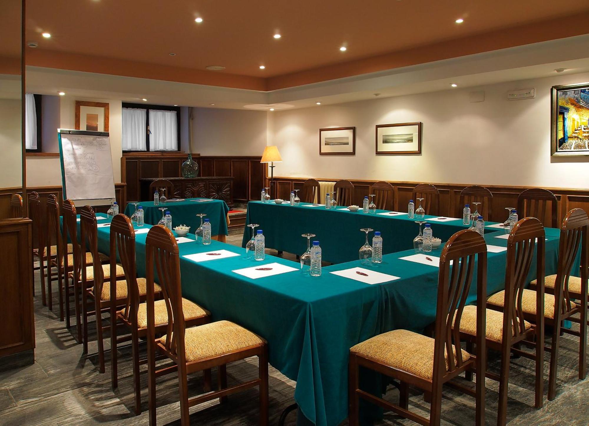 נאביה Hotel Y Apartamentos Arias מראה חיצוני תמונה