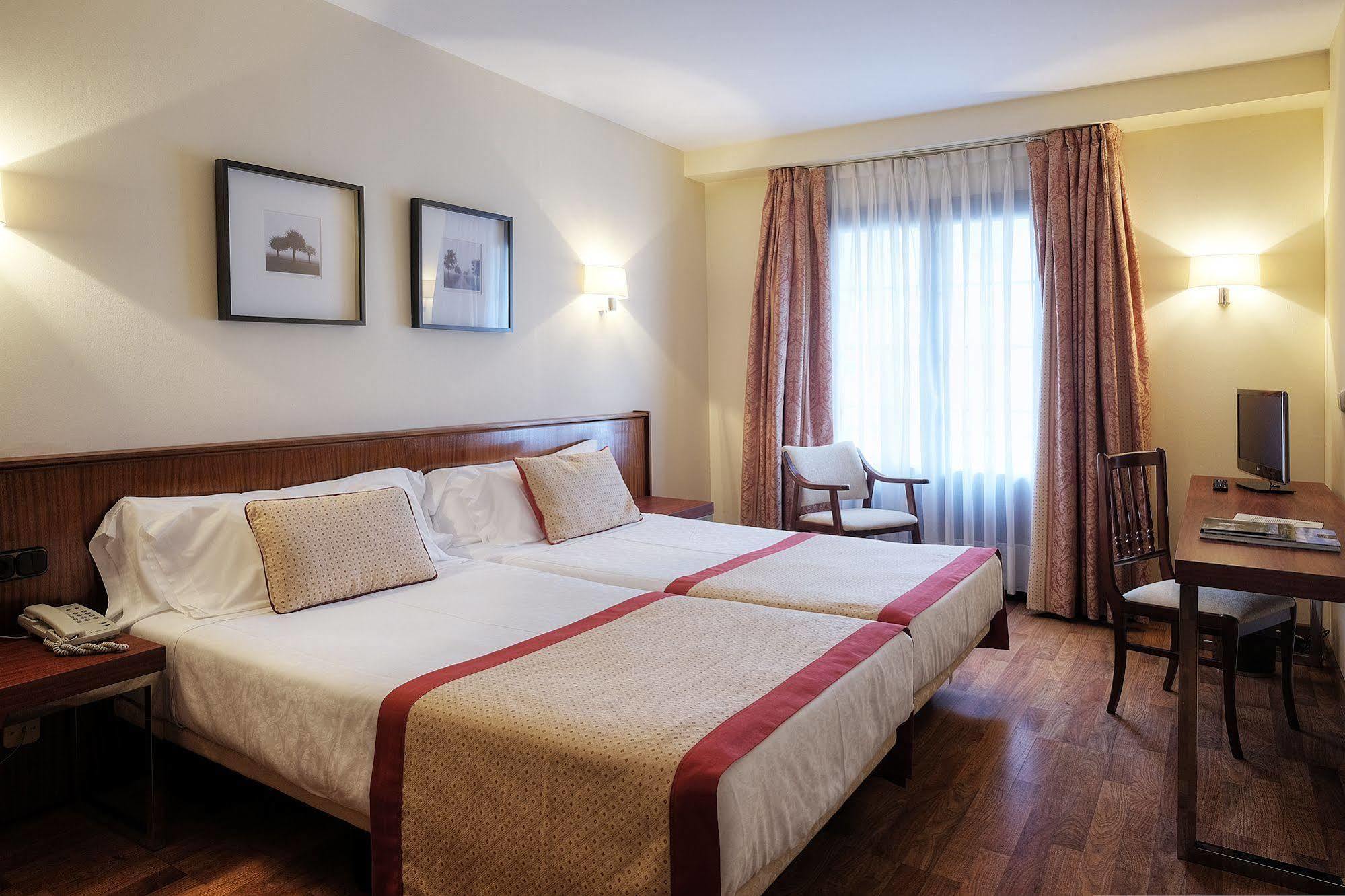 נאביה Hotel Y Apartamentos Arias מראה חיצוני תמונה