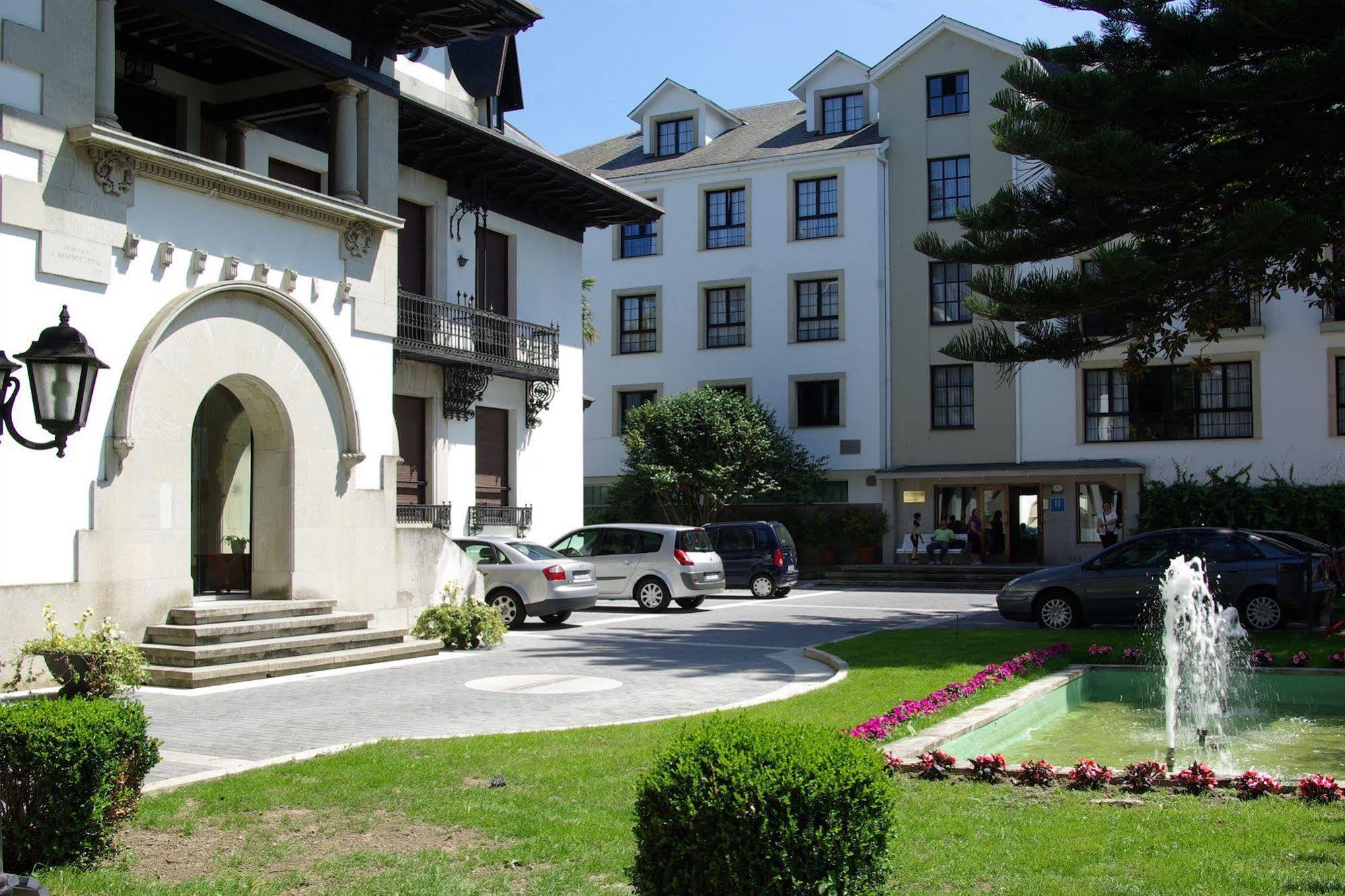 נאביה Hotel Y Apartamentos Arias מראה חיצוני תמונה