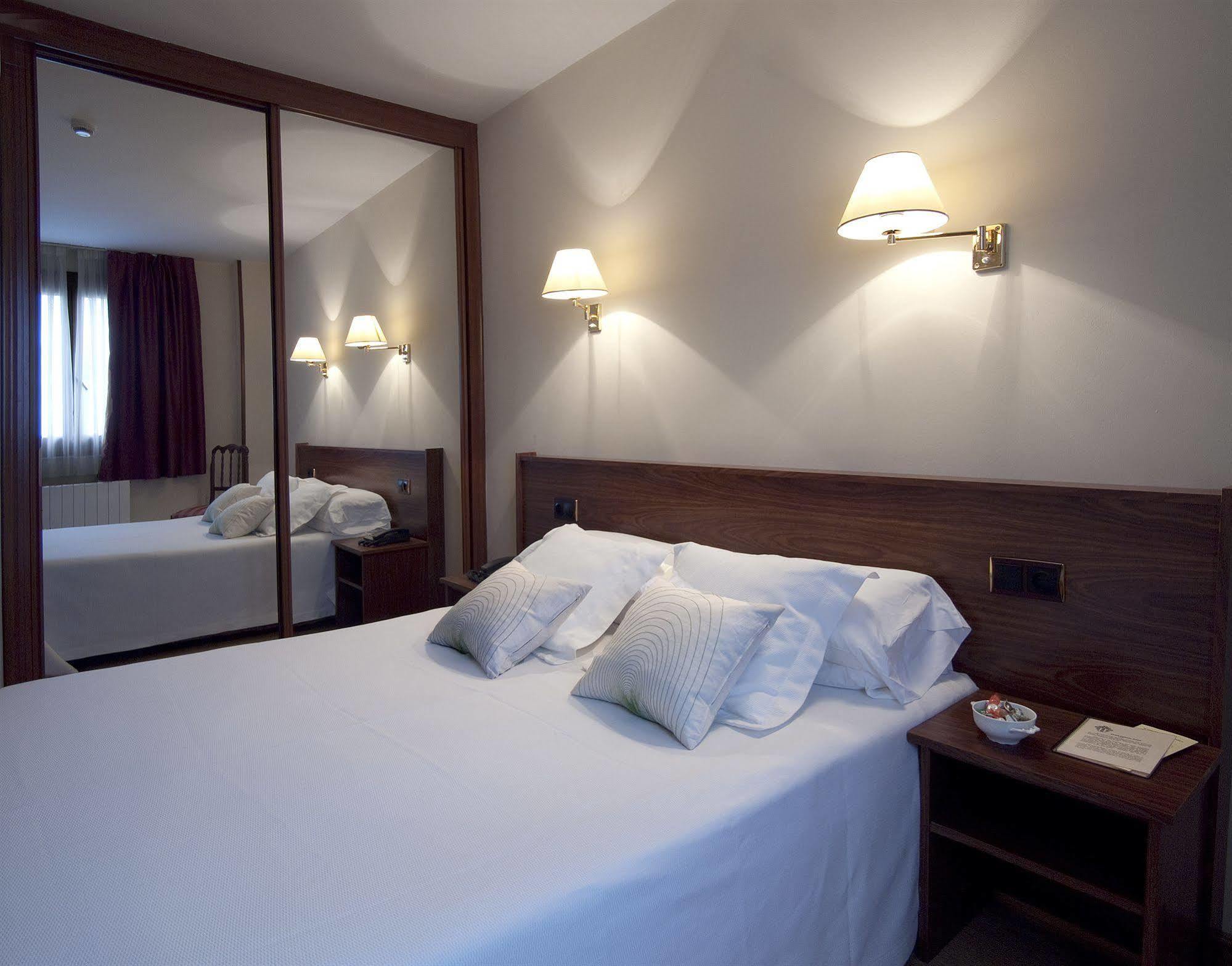 נאביה Hotel Y Apartamentos Arias חדר תמונה
