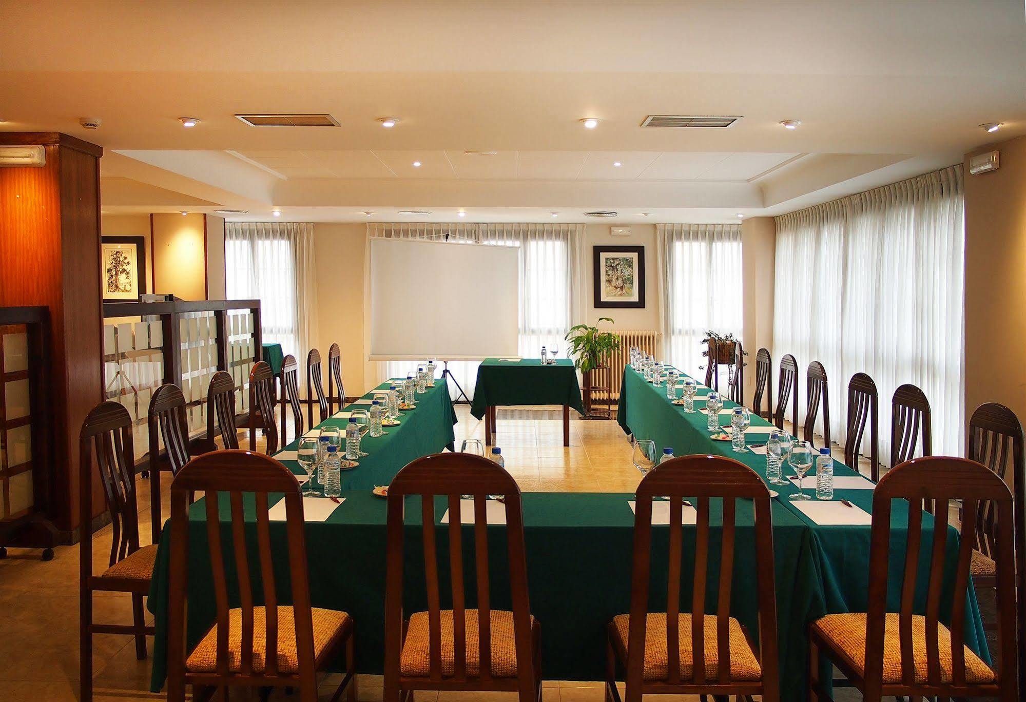 נאביה Hotel Y Apartamentos Arias מראה חיצוני תמונה