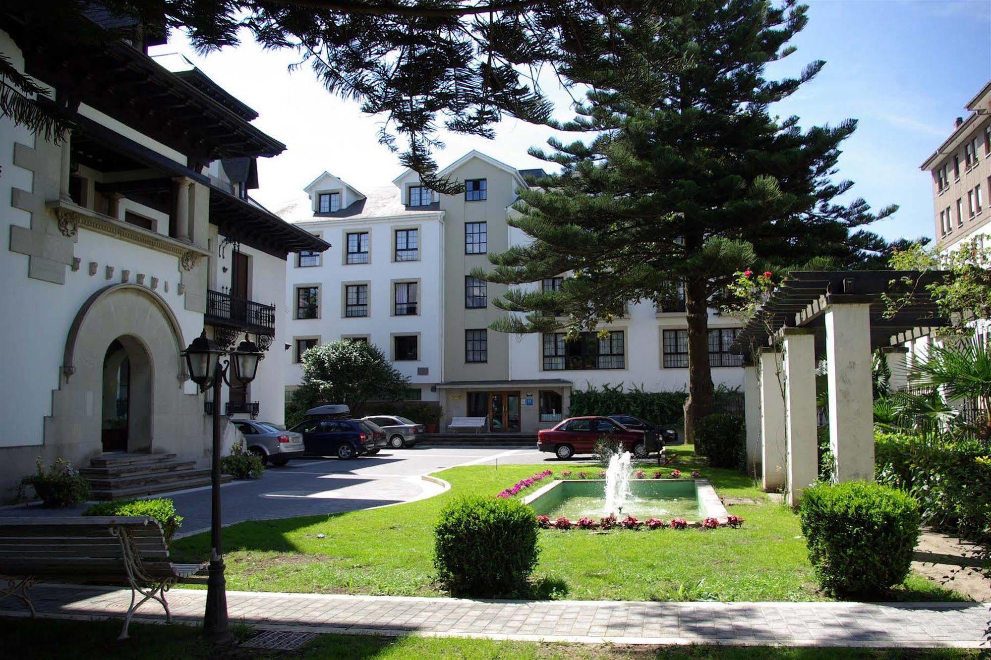 נאביה Hotel Y Apartamentos Arias מראה חיצוני תמונה