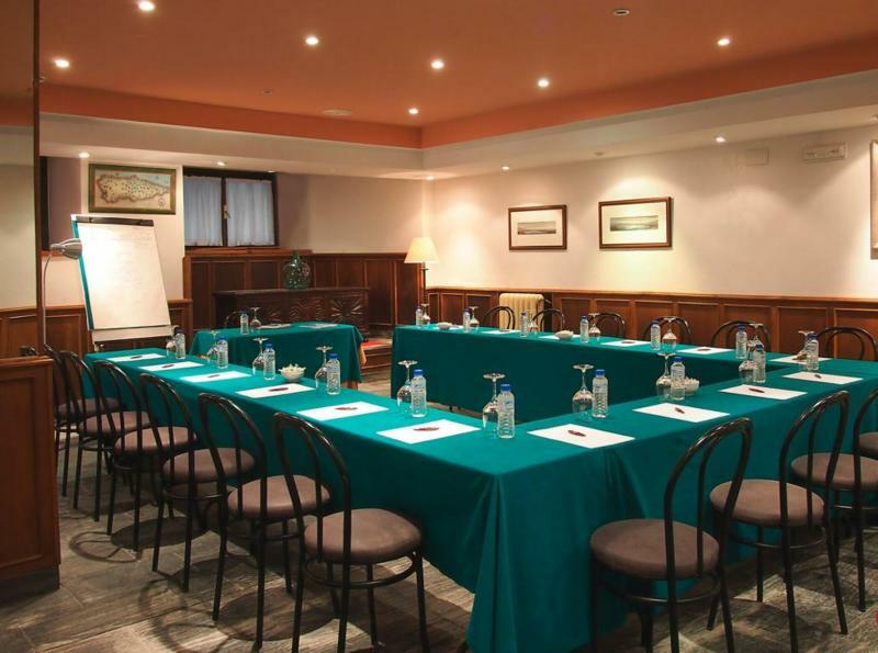 נאביה Hotel Y Apartamentos Arias מראה חיצוני תמונה