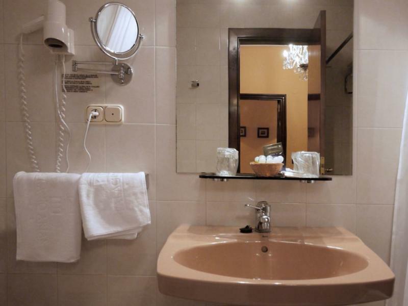 נאביה Hotel Y Apartamentos Arias מראה חיצוני תמונה