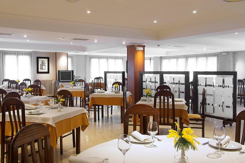 נאביה Hotel Y Apartamentos Arias מראה חיצוני תמונה